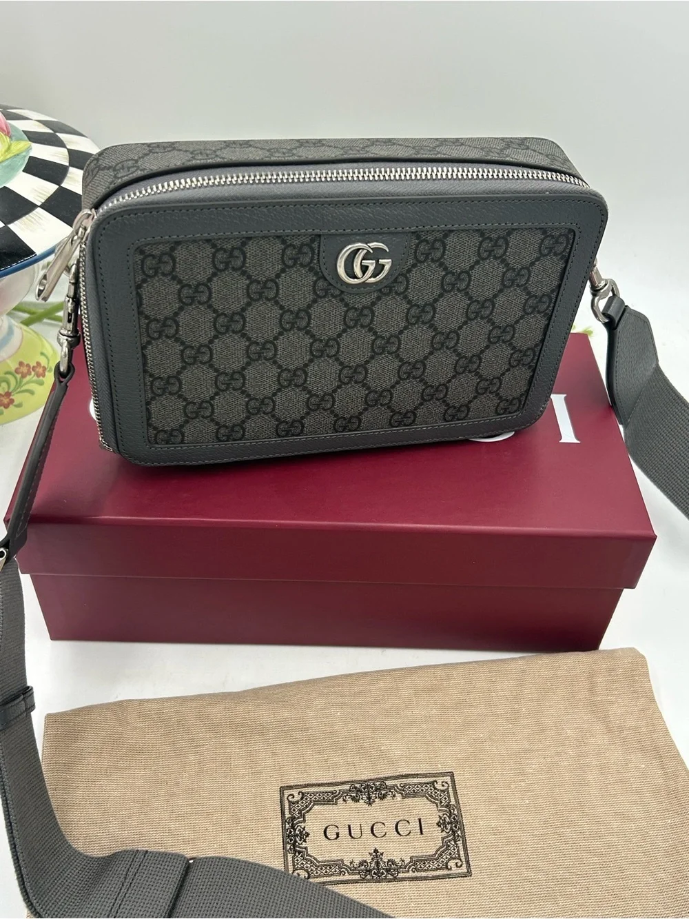 Men's Gucci GG  Supreme shoulder Bag crafted in gray and black canvas made Italy